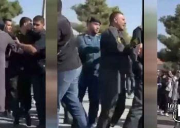 حمله نیروی انتظامی به خانواده بازداشت شدگان اعتراضات