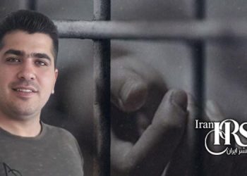 مرگ مشکوک کریم قلندرپور در دیزل‌آباد کرمانشاه؛ دادخواهی مادر در مقابل زندان