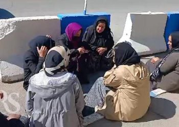 ادامه تحصن خانواده حمید حسین نژاد حیدرانلو مقابل زندان ارومیه در اعتراض به حکم اعدام