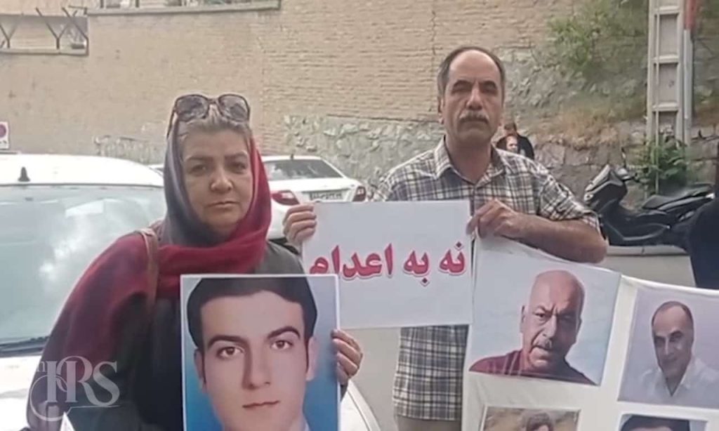 تجمع اعتراضی خانواده‌های زندانیان سیاسی محکوم به اعدام مقابل زندان اوین، همصدایی مردم در سراسر کشور علیه صدور حکم اعدام