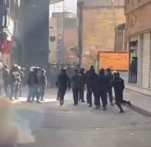 فیلم - ماموران: شلیک ؛ پاسخ بازاریان: سیدعلی سرنگونه اعتراضات سراسری