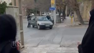 فیلم بازداشت و سربه نیست‌کردن دختر معترض در اعتراضات سراسری ۱۴۰۴