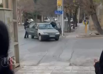 فیلم بازداشت و سربه نیست‌کردن دختر معترض در اعتراضات سراسری ۱۴۰۴