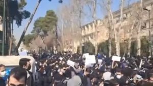 دانشجویان در خط مقدم اعتراضات سراسری ۱۴۰۴؛ موج تازه تجمعات در دانشگاههای کشور