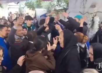 بازتاب رقص‌های اعتراضی مادران جان‌باختگان در اعتراضات سراسری ۱۴۰۴