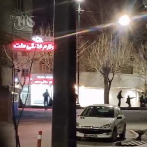 فیلم شلیک بی‌محابای تیر مستقیم جنگی پاسداران و لباس شخصی‌ها به مردم در اعتراضات سراسری ۱۴۰۴