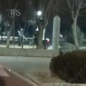فیلم شلیک از فاصله یک‌متری به پای جوان معترض در اعتراضات سراسری ۱۴۰۴