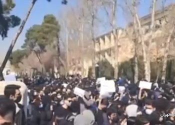 دانشجویان در خط مقدم اعتراضات سراسری ۱۴۰۴؛ موج تازه تجمعات در دانشگاه‌های کشور