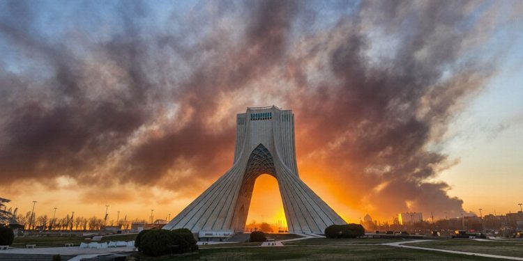 گسترش دامنه جنگ در پنجمین روز درگیری؛ حملات به تهران و چند شهر دیگر ادامه یافت