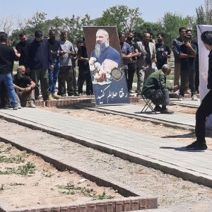 تشییع امنیتی ابراهیم دولتآبادی زیر محاصره مأموران