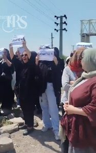زندان قزلحصار؛ هفتمین روز اعتصاب غذای زندانیان واحد ۲ با حمایت خانوادهها و شعار «حق جوانان ایران زندان و اعدام نیست»